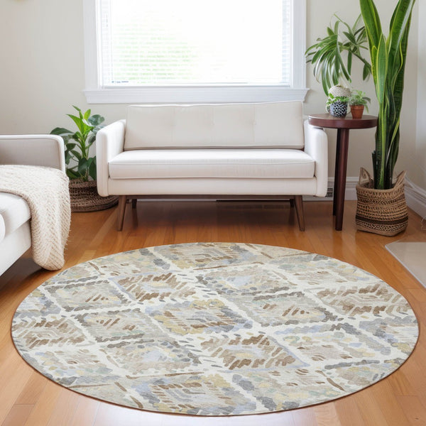HomeRoots 5' Ivory and Cream Geometric Area Rug - Durable, Washable, Indoor/Outdoor Design for Any Space 8' Round 609138