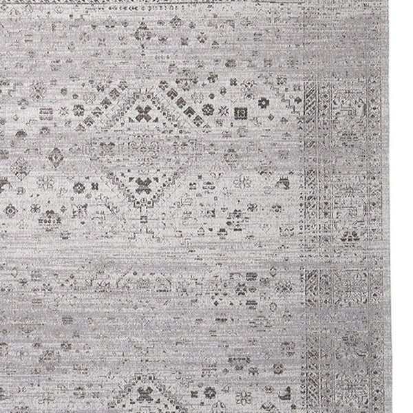 HomeRoots 5' Hand-Woven Black and Gray Medallion Area Rug - Distressed Vintage Design for Modern Interiors 609378