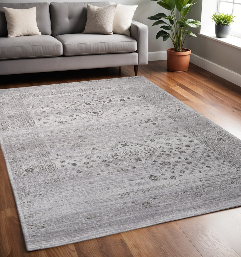 HomeRoots 5' Hand-Woven Black and Gray Medallion Area Rug - Distressed Vintage Design for Modern Interiors 609378