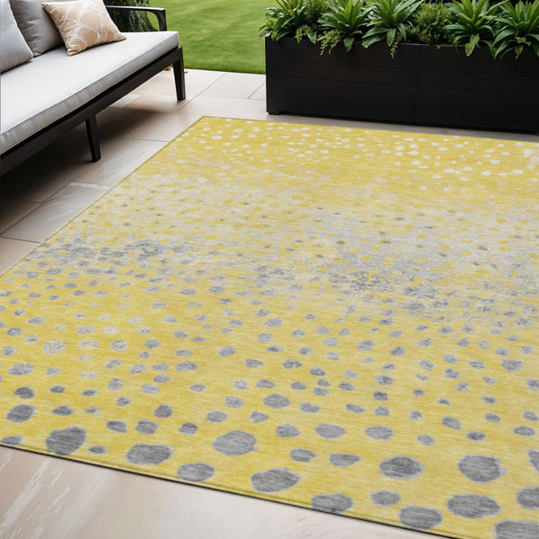 HomeRoots 5' Yellow and Gold Abstract Area Rug - Durable, Washable Indoor/Outdoor Design for Modern Spaces 5' X 8' 609469