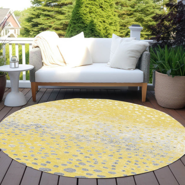 HomeRoots 5' Yellow and Gold Abstract Area Rug - Durable, Washable Indoor/Outdoor Design for Modern Spaces 8' Round 609470