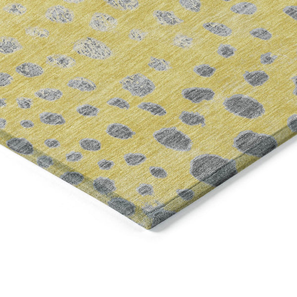 HomeRoots 5' Yellow and Gold Abstract Area Rug - Durable, Washable Indoor/Outdoor Design for Modern Spaces 8' Round 609470