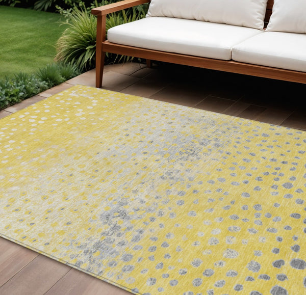 HomeRoots 5' Yellow and Gold Abstract Area Rug - Durable, Washable Indoor/Outdoor Design for Modern Spaces 8' X 10' 609471