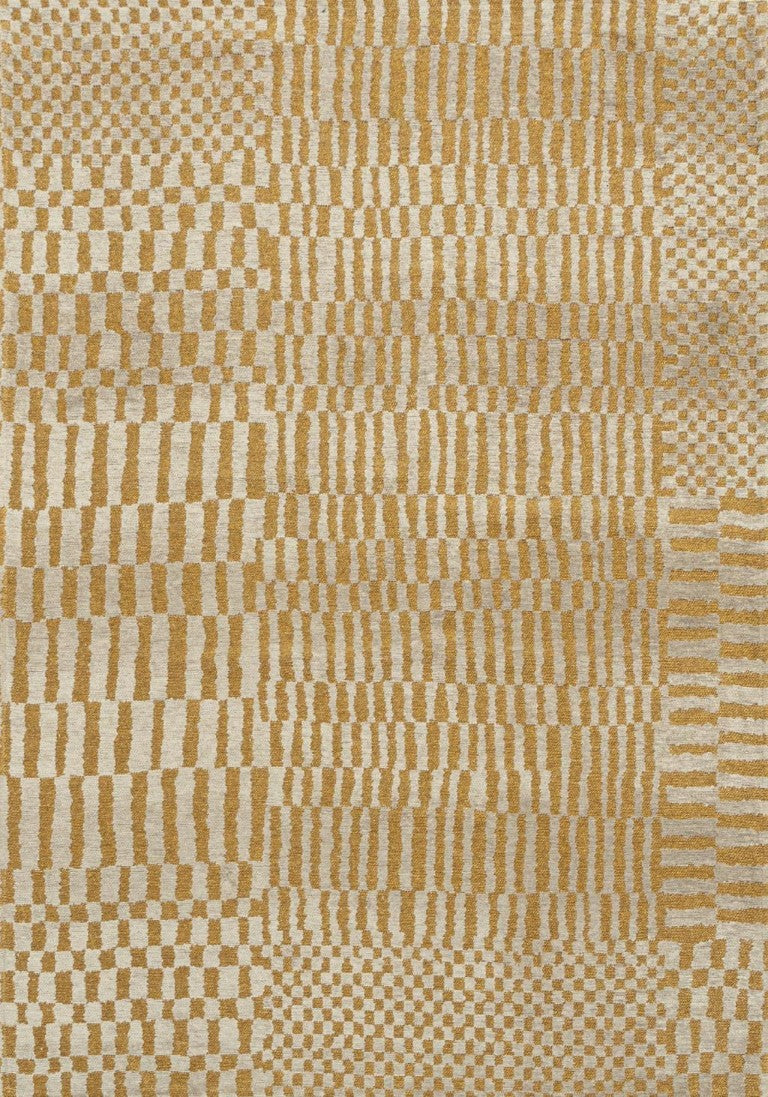 HomeRoots 5 Foot Round Gold Beige Geometric Rug Washable Uv Resistant Eco Pet Fiber 610093