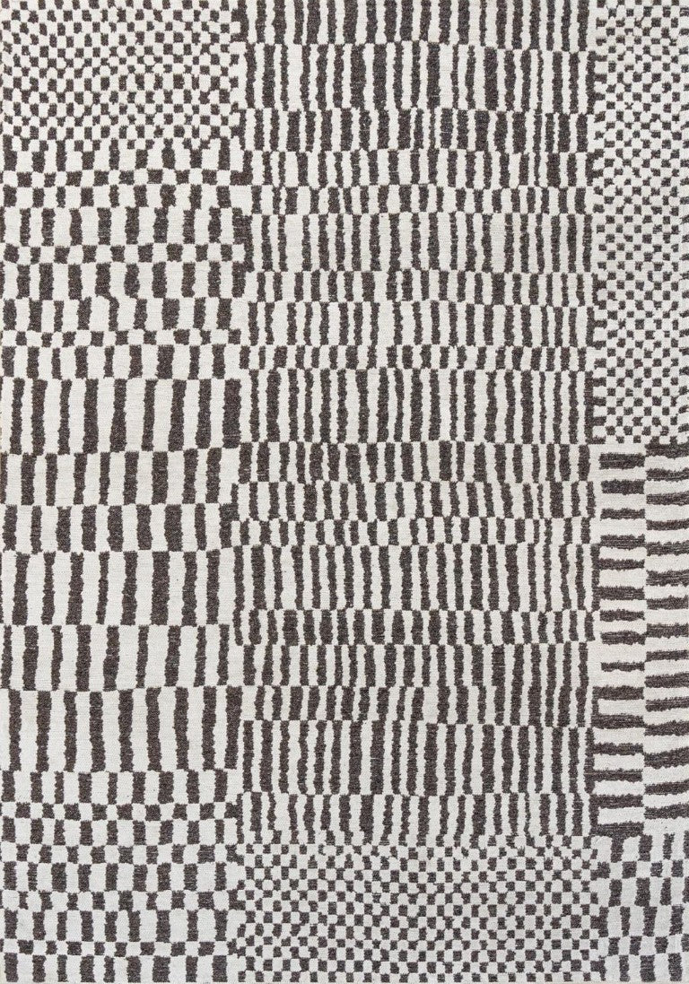 HomeRoots 8 Ft Round Washable Berber Rug Recycled Fibers Geometric Pattern Uv Resistant 610098