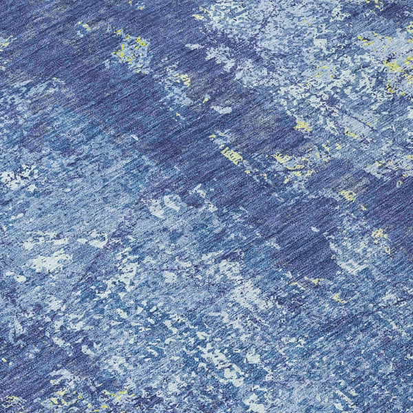 HomeRoots 5' Navy Blue and Denim Abstract Area Rug - Washable, Durable Design for Indoor and Outdoor Use 8' Round 610410