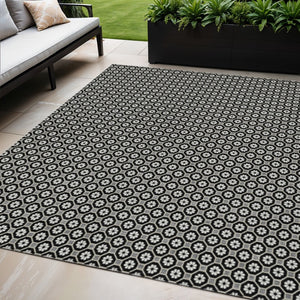 HomeRoots 5' Elegant Black and Gray Floral Washable Area Rug for Indoor and Outdoor Spaces, Durable Design 5' X 8' 610637