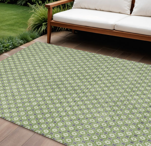 HomeRoots 5' Floral Washable Indoor Outdoor Area Rug - Durable, Stylish, and Easy-Care for Any Space 10' X 14' 610653