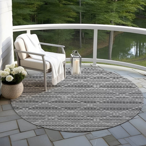 HomeRoots 5' Stylish Gray and Silver Geometric Washable Area Rug for Indoor and Outdoor High-Traffic Spaces 8' Round 610711