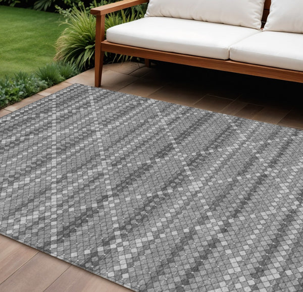 HomeRoots 5' Stylish Gray and Silver Geometric Washable Area Rug for Indoor and Outdoor High-Traffic Spaces 10' X 14' 610714