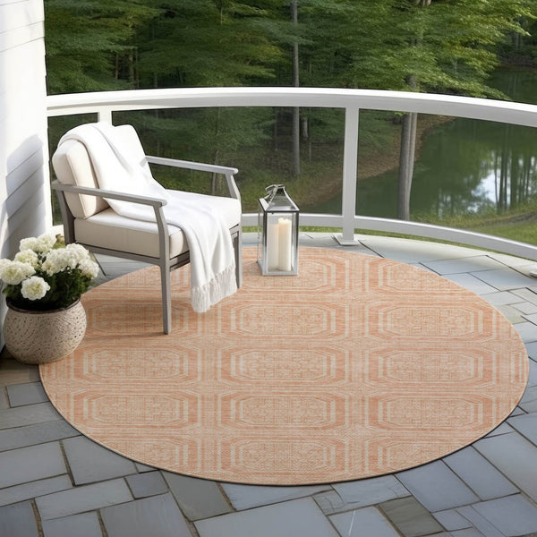 HomeRoots 5' Peach and Beige Geometric Area Rug - Durable, Washable Indoor/Outdoor Design for Modern Spaces 8' Round 610843