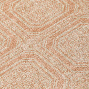 HomeRoots 5' Peach and Beige Geometric Area Rug - Durable, Washable Indoor/Outdoor Design for Modern Spaces 8' Round 610843