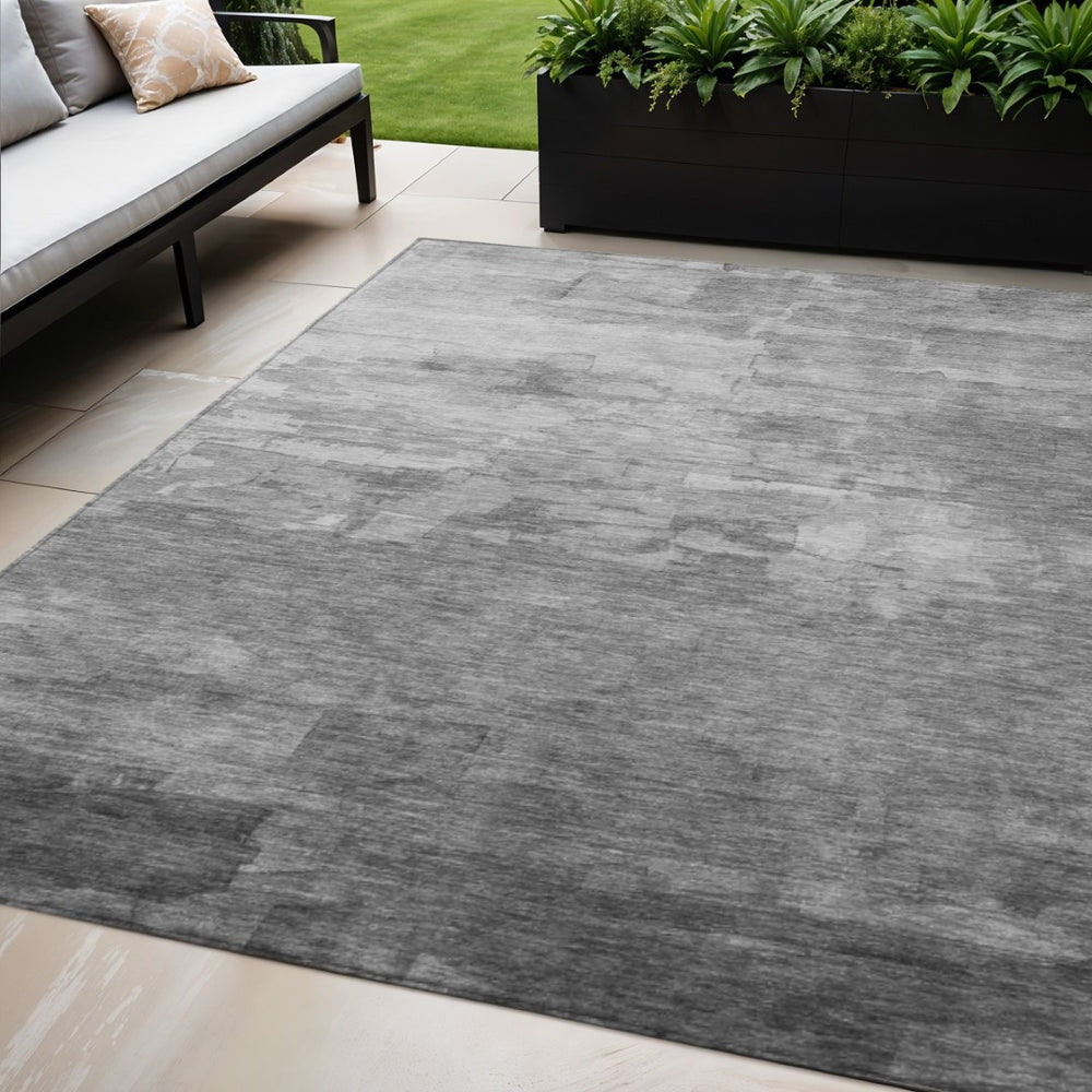 HomeRoots 5' Gray and Silver Striped Indoor Outdoor Area Rug - Stylish, Durable, Washable for High-Traffic Spaces 5' X 8' 610890
