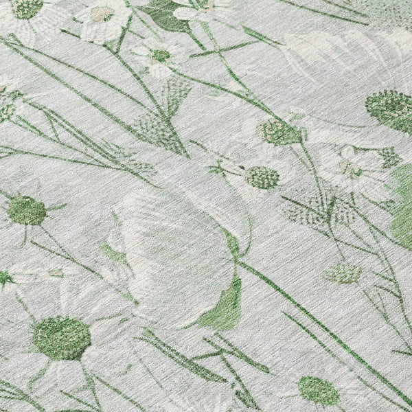 HomeRoots 5' Refreshing Mint Green and Ivory Floral Area Rug - Durable, Washable, Perfect for Indoors or Outdoors 8' Round 611158