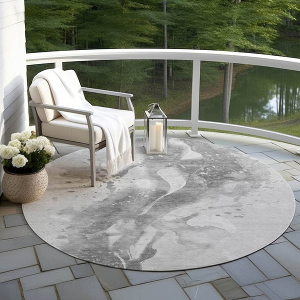 HomeRoots 5' Gray and Silver Abstract Area Rug - Versatile Washable Design for Indoor and Outdoor Spaces 8' Round 611308