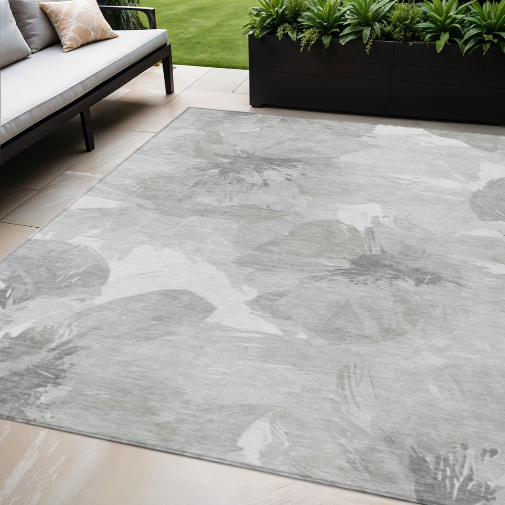HomeRoots 5' Elegant Ivory and Silver Floral Area Rug - Washable, Indoor/Outdoor, Durable, Stylish Design 5' x 7'6" 611526