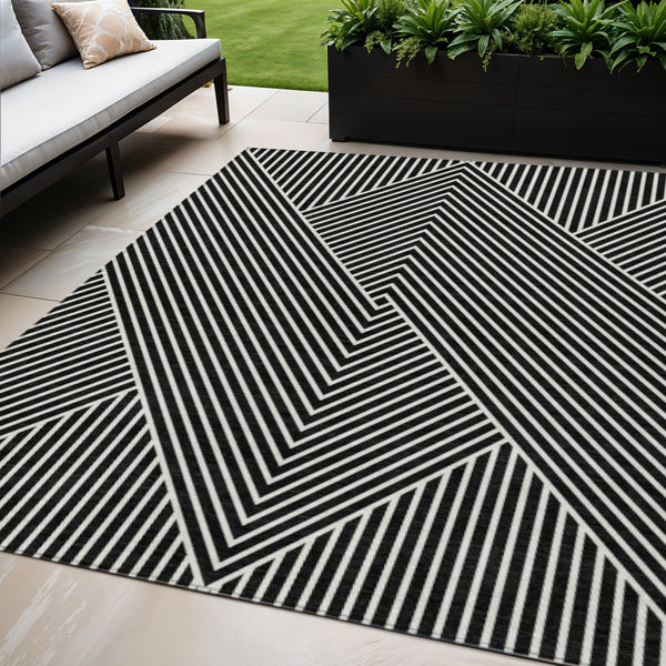 Homeroots 3' X 5' Stylish Geometric Washable Area Rug For Indoor And Outdoor Spaces - Durable & Versatile Design Black Polyester 612107