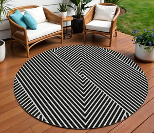 Homeroots 3' X 5' Stylish Geometric Washable Area Rug For Indoor And Outdoor Spaces - Durable & Versatile Design Black Polyester 612108