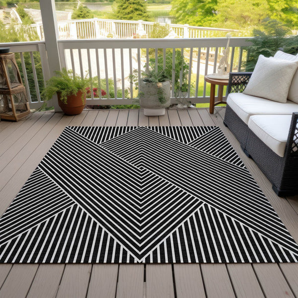 Homeroots 3' X 5' Stylish Geometric Washable Area Rug For Indoor And Outdoor Spaces - Durable & Versatile Design Black Polyester 612109