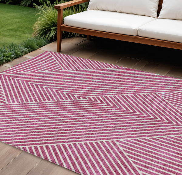 Homeroots 3' X 5' Stylish Geometric Washable Area Rug For Indoor And Outdoor Spaces - Durable & Versatile Design Blush Polyester 612115