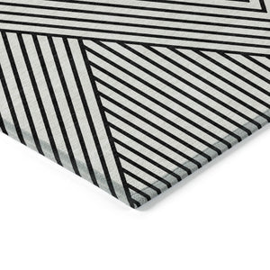 Homeroots 3' X 5' Stylish Geometric Washable Area Rug For Indoor And Outdoor Spaces - Durable & Versatile Design White Polyester 612160