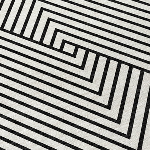 Homeroots 3' X 5' Stylish Geometric Washable Area Rug For Indoor And Outdoor Spaces - Durable & Versatile Design White Polyester 612160