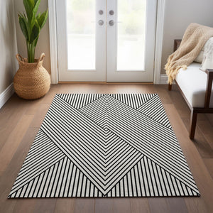 Homeroots 3' X 5' Stylish Geometric Washable Area Rug For Indoor And Outdoor Spaces - Durable & Versatile Design White Polyester 612161