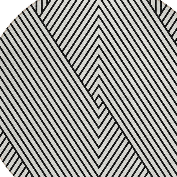 Homeroots 3' X 5' Stylish Geometric Washable Area Rug For Indoor And Outdoor Spaces - Durable & Versatile Design White Polyester 612162