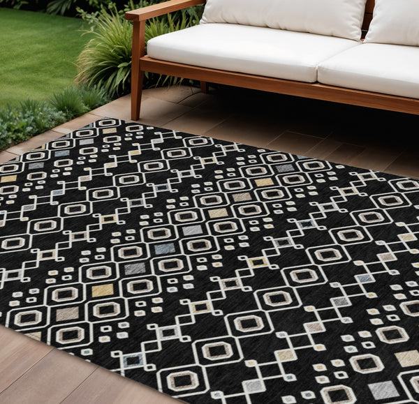 Homeroots 3' X 5' Southwestern Washable Indoor Outdoor Area Rug - Durable, Stylish, Stain Resistant Design Black Polyester 612175