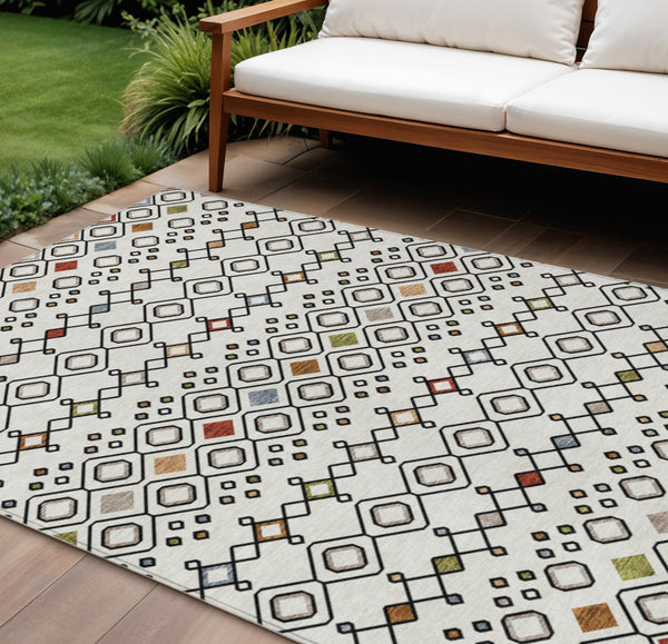 Homeroots 3' X 5' Southwestern Washable Indoor Outdoor Area Rug - Durable, Stylish, Stain Resistant Design Ivory Polyester 612189