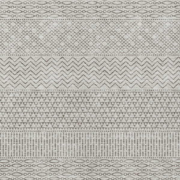 Homeroots 3' Washable Indoor Outdoor Area Rug With Chevron Design - Durable, Stain Resistant, Versatile Décor Beige Polyester 612232