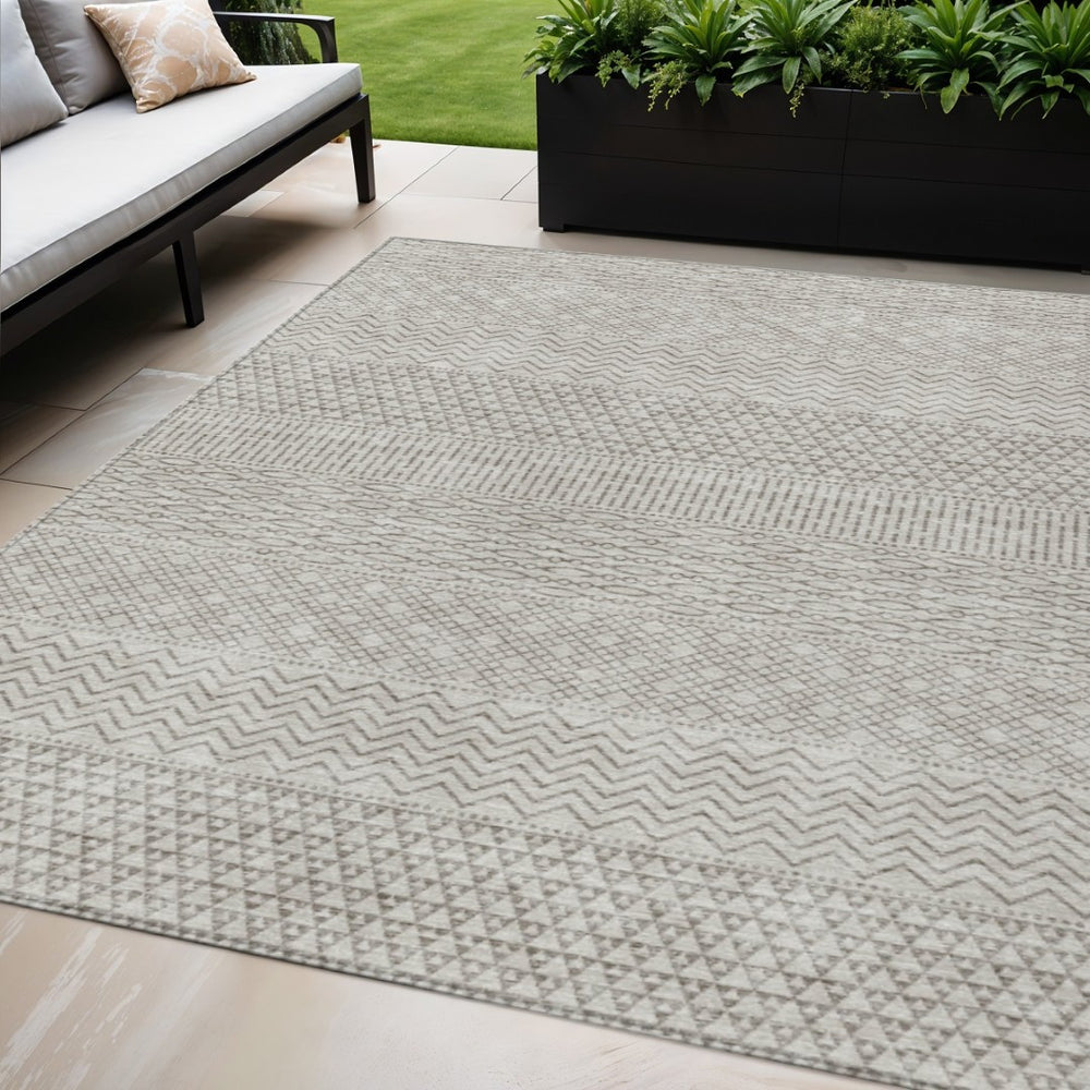 HomeRoots 5' Chevron Area Rug - Stylish Beige and Ivory Design for Indoor/Outdoor Spaces, Easy Care & Durable 5' X 8' 612233