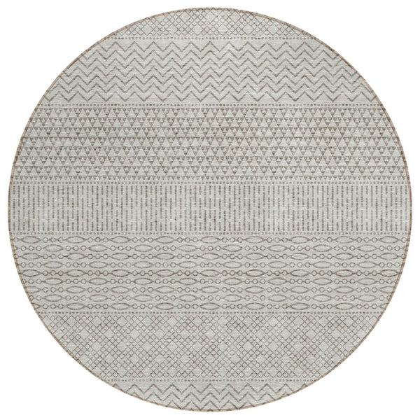 HomeRoots 5' Chevron Area Rug - Stylish Beige and Ivory Design for Indoor/Outdoor Spaces, Easy Care & Durable 8' Round 612234