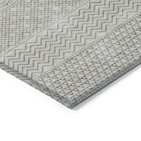 Homeroots 3' Washable Indoor Outdoor Area Rug With Chevron Design - Durable, Stain Resistant, Versatile Décor Beige Polyester 612235