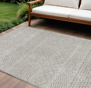 Homeroots 3' Washable Indoor Outdoor Area Rug With Chevron Design - Durable, Stain Resistant, Versatile Décor Beige Polyester 612236