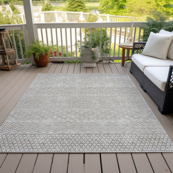Homeroots 3' Washable Indoor Outdoor Area Rug With Chevron Design - Durable, Stain Resistant, Versatile Décor Beige Polyester 612236