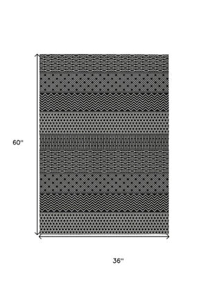 Homeroots 3' Washable Indoor Outdoor Area Rug With Chevron Design - Durable, Stain Resistant, Versatile Décor Black Polyester 612238