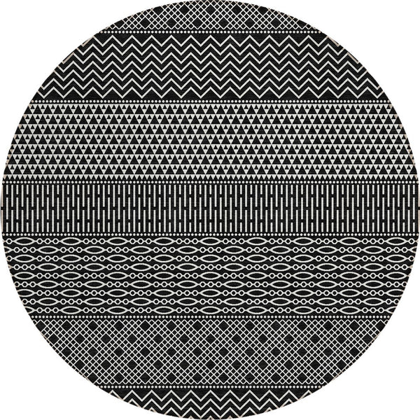 Homeroots 3' Washable Indoor Outdoor Area Rug With Chevron Design - Durable, Stain Resistant, Versatile Décor Black Polyester 612240