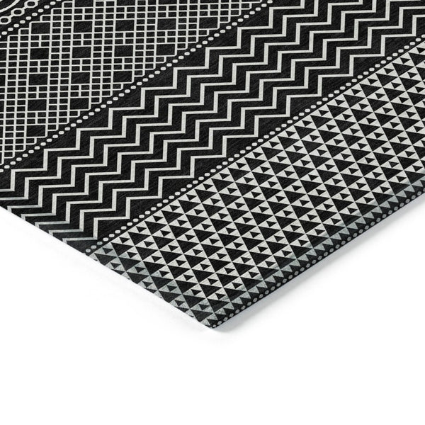 HomeRoots 5' Transform Your Space with a Black and Ivory Chevron Washable Rug for Indoor and Outdoor Use 9' X 12' 612242
