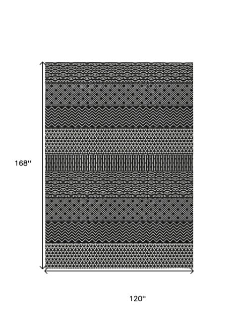 Homeroots 3' Washable Indoor Outdoor Area Rug With Chevron Design - Durable, Stain Resistant, Versatile Décor Black Polyester 612243