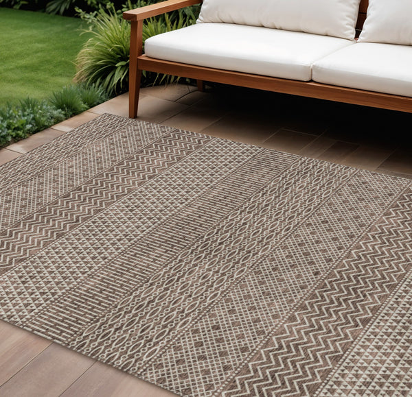 Homeroots 3' Washable Indoor Outdoor Area Rug With Chevron Design - Durable, Stain Resistant, Versatile Décor Brown Polyester 612247