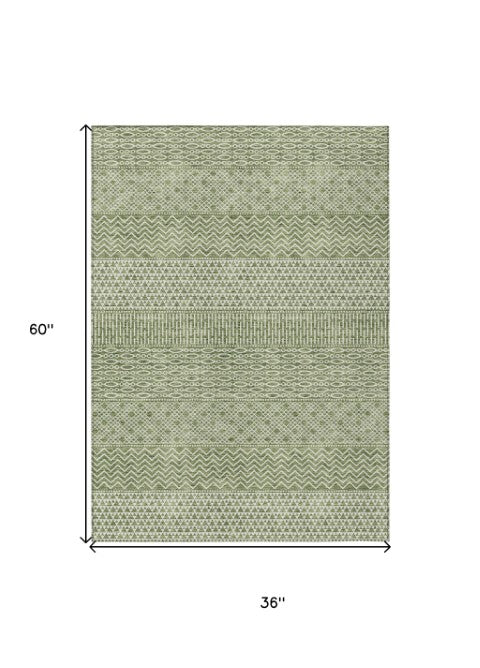 Homeroots 3' Washable Indoor Outdoor Area Rug With Chevron Design - Durable, Stain Resistant, Versatile Décor Green Polyester 612250