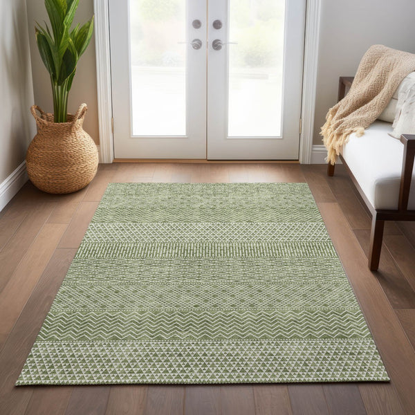 Homeroots 3' Washable Indoor Outdoor Area Rug With Chevron Design - Durable, Stain Resistant, Versatile Décor Green Polyester 612250