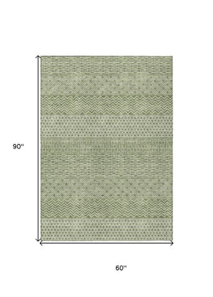 Homeroots 3' Washable Indoor Outdoor Area Rug With Chevron Design - Durable, Stain Resistant, Versatile Décor Green Polyester 612251