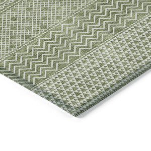 Homeroots 3' Washable Indoor Outdoor Area Rug With Chevron Design - Durable, Stain Resistant, Versatile Décor Green Polyester 612251