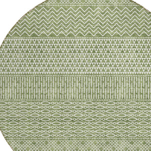 Homeroots 3' Washable Indoor Outdoor Area Rug With Chevron Design - Durable, Stain Resistant, Versatile Décor Green Polyester 612252