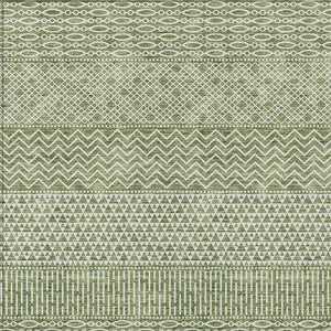 Homeroots 3' Washable Indoor Outdoor Area Rug With Chevron Design - Durable, Stain Resistant, Versatile Décor Green Polyester 612253