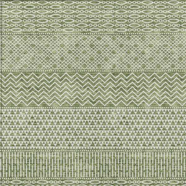 Homeroots 3' Washable Indoor Outdoor Area Rug With Chevron Design - Durable, Stain Resistant, Versatile Décor Green Polyester 612253