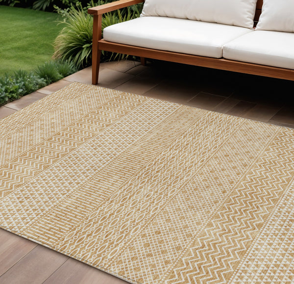 Homeroots 3' Washable Indoor Outdoor Area Rug With Chevron Design - Durable, Stain Resistant, Versatile Décor Gold Polyester 612259