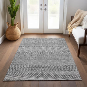 Homeroots 3' Washable Indoor Outdoor Area Rug With Chevron Design - Durable, Stain Resistant, Versatile Décor Gray Polyester 612262